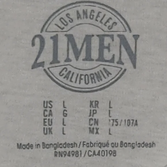 NWOT Men's White Short Sleeve T-Shirt - Picture 2 of 2